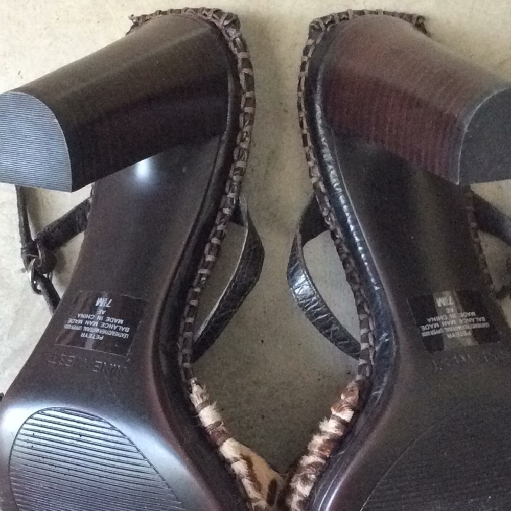 Pretty leopard cow hide ankle strap sandals - Picture 5 of 8